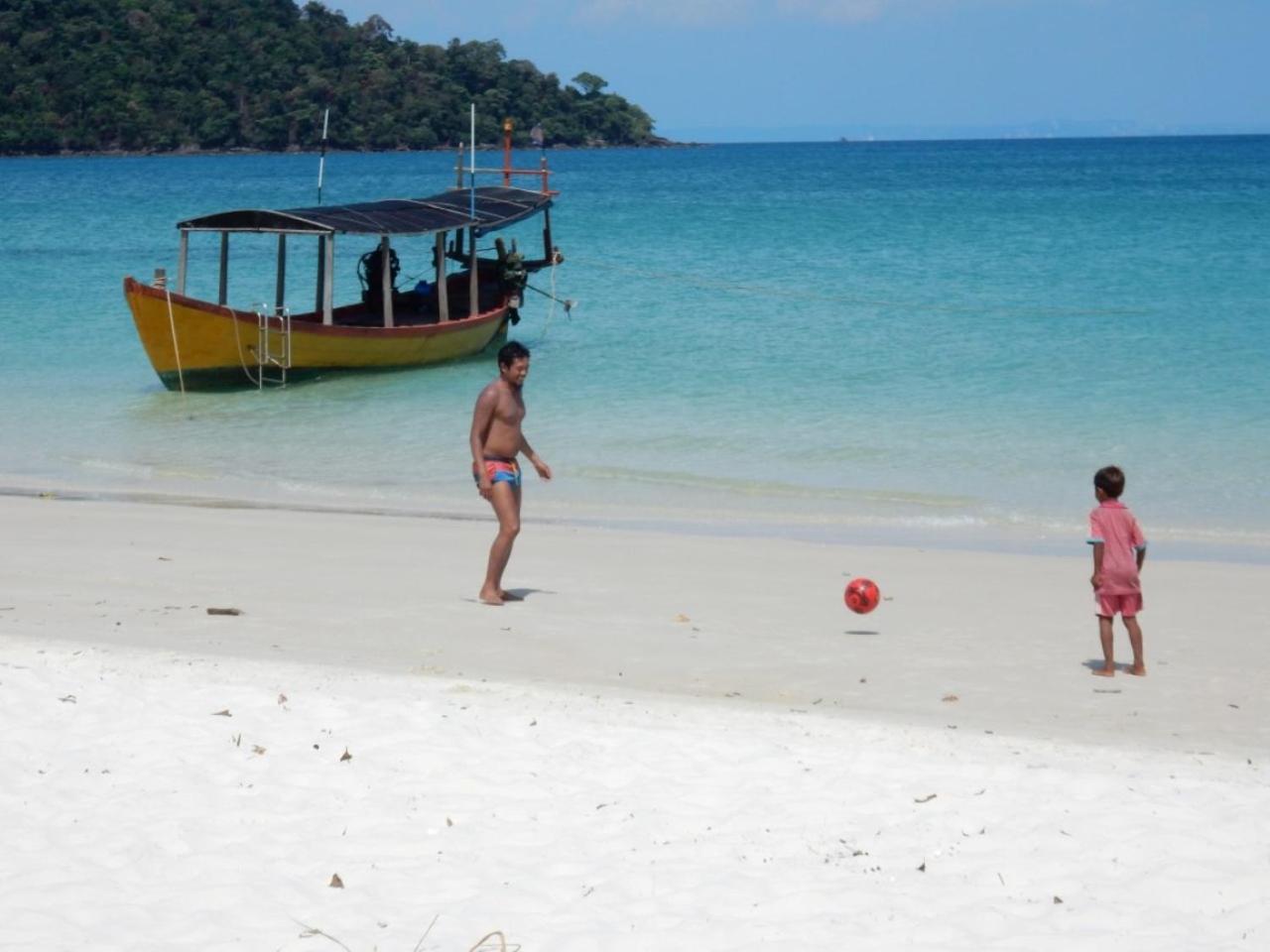 Sandbank Restaurant & Camping Koh Rong Esterno foto