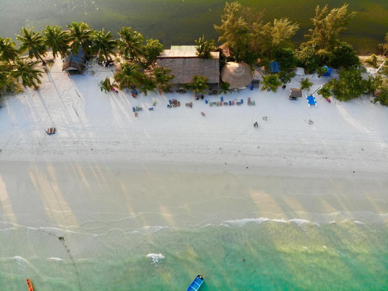 Sandbank Restaurant & Camping Koh Rong Kaoh Touch Esterno foto
